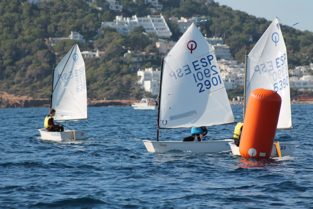 Vela en Ibiza: la guía completa para disfrutar del mar los 12 meses, también en invierno
