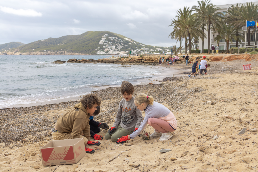 El Proyecto P02idonia busca fomentar la protección del mar de Ibiza.