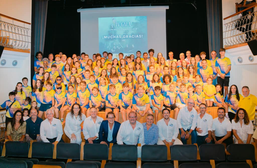 Foto de equipo del Club Náutico Santa Eulalia en la IV edición de su gala